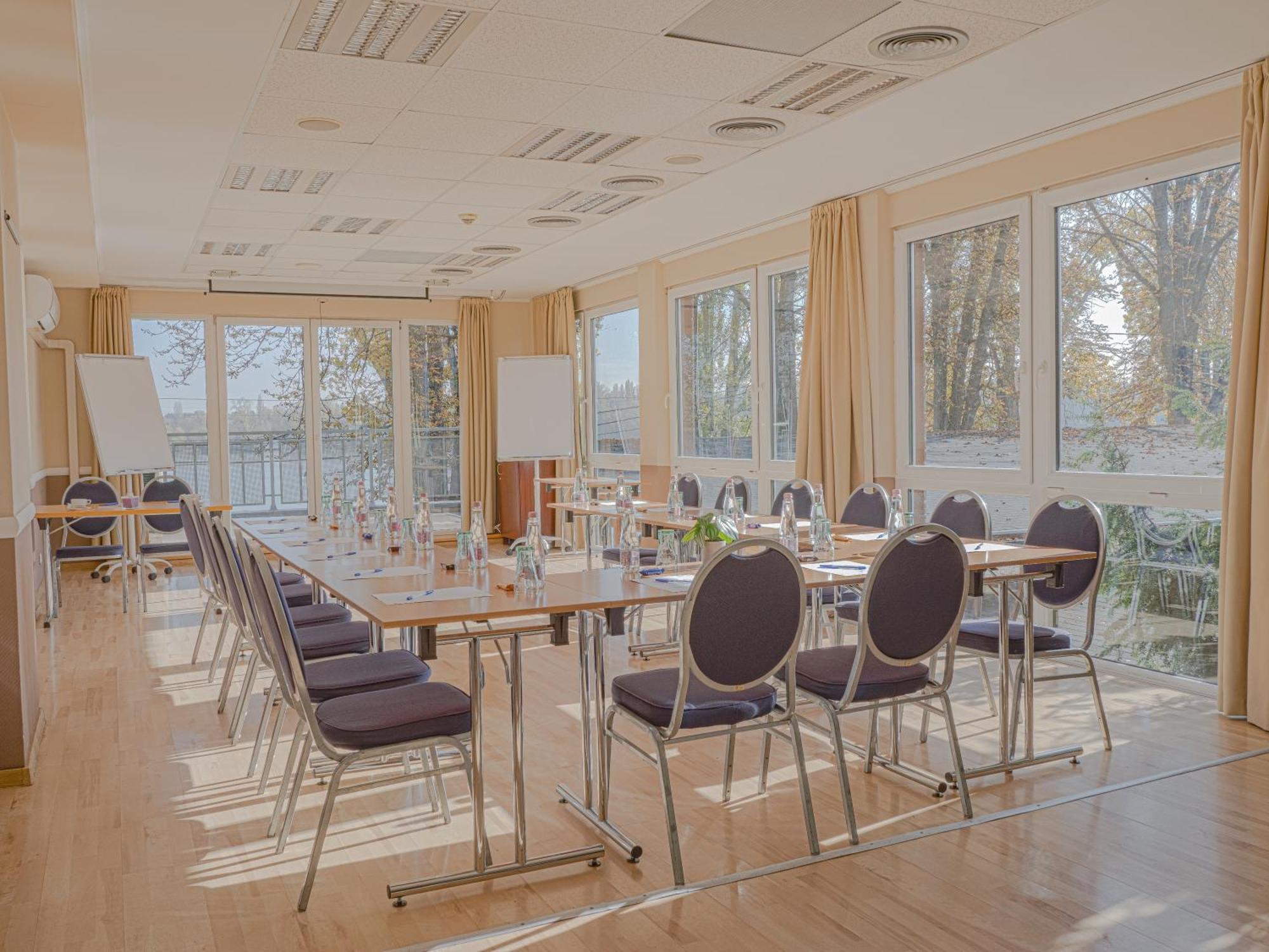 Holiday Beach Budapest Wellness Hotel With Sauna Park Buitenkant foto