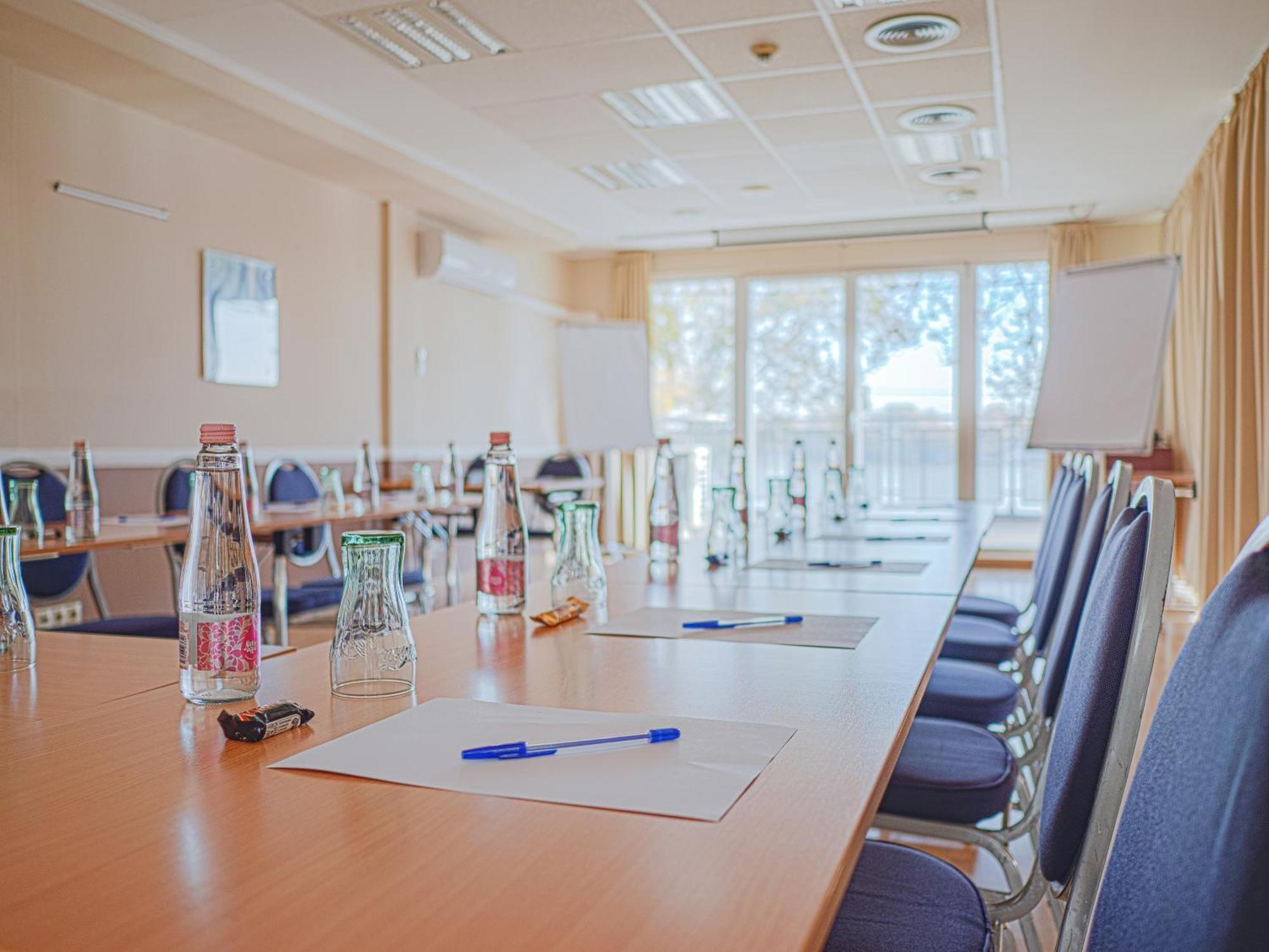 Holiday Beach Budapest Wellness Hotel With Sauna Park Buitenkant foto