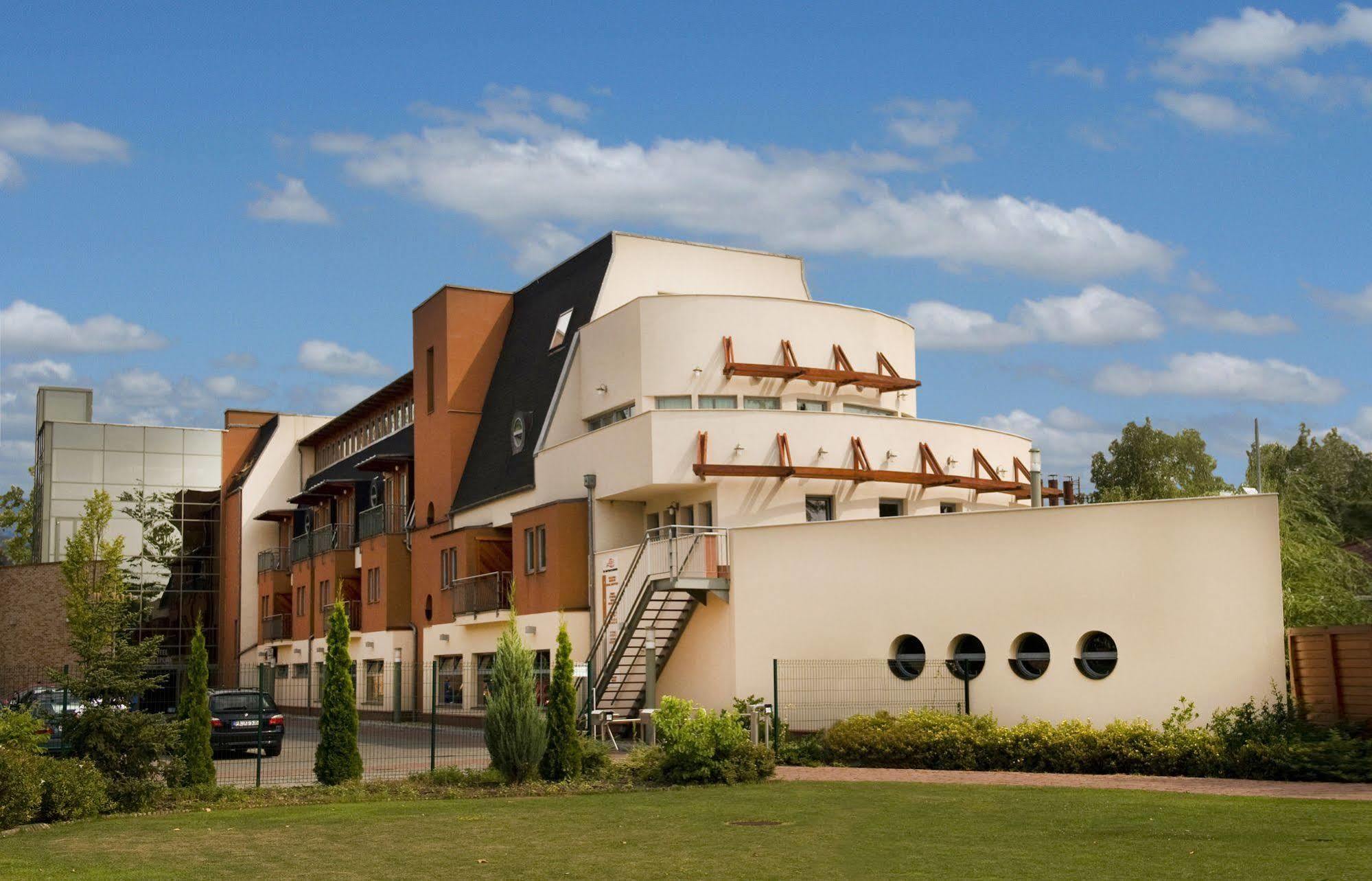 Holiday Beach Budapest Wellness Hotel With Sauna Park Buitenkant foto